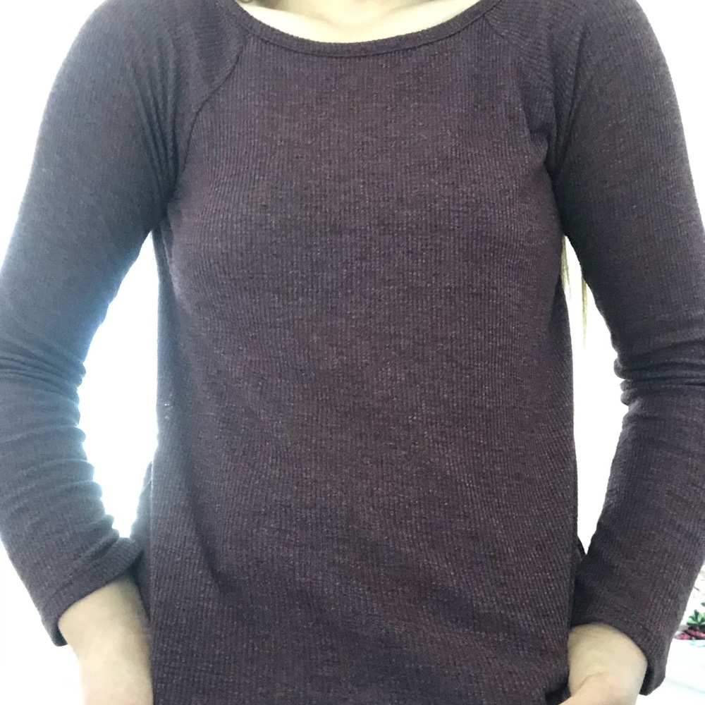 💖 2/$10 Maroon Long Sleeve Ribbed Top - Picture 3 of 4